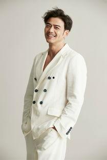 成人西装肖像写真视频,成人西装肖像写真魅力解析