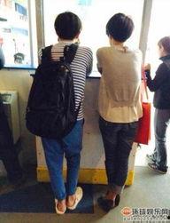 成人外出溜冰视频播放,成人溜冰风采瞬间回顾