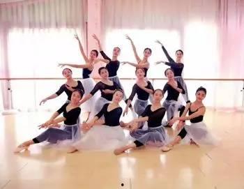 成人舞蹈阿勒泰教学视频,领略民族风情的舞动魅力