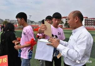 成人礼拥抱感人视频,见证成长与感动