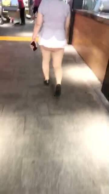 成人姨妈裤外穿怎么穿视频